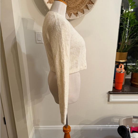 ✨✨Hollister Cream Women's Cardigan - Picture 2 of 4
